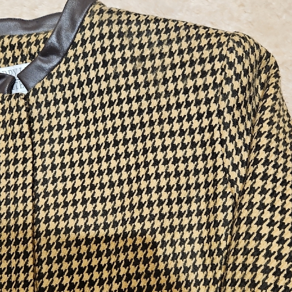 Houndstooth Patterned Jacket with Black Trim - image 5
